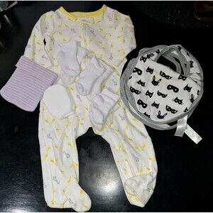 Lot Of 10 Baby Boy Clothes 1 3-6m Sleeper 3 Pr Booties 1 Mittens 4 Bibs 1 Hat